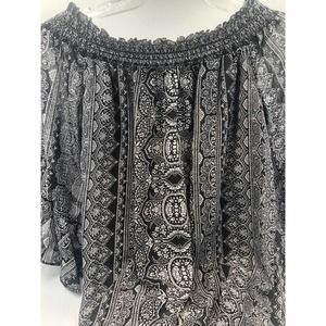 FREE W/PURCHASE City Triangles‎ Blouse Black/White Medium On Off Shoulder Classy